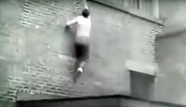 Đoạn phim hiếm về 'thần leo trèo' gốc Việt 90 năm trước