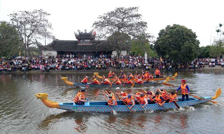 Hình ảnh này làm quên đi ẩu đả, tranh cướp trong các lễ hội đầu năm