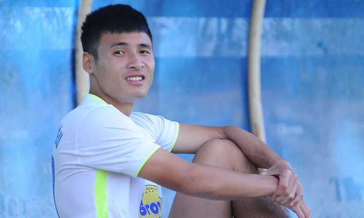 Cầu thủ SLNA đấm gãy sống mũi tiền đạo Đắk Lắk?