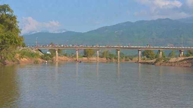 Cãi nhau với chồng, vợ nhảy sông tự tử