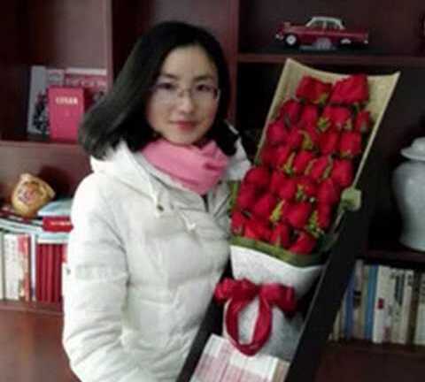 Chồng tặng vợ xấp tiền 520 triệu đồng nhân dịp ngày cưới