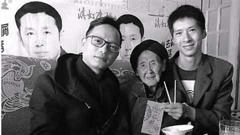 Giám đốc lái ô tô đi 5000km thăm nhà từng nhân viên suốt Tết