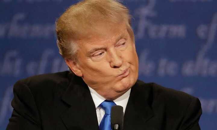Mối liên hệ đặc biệt giữa mái tóc và điệu bộ hay khịt mũi của ông Trump