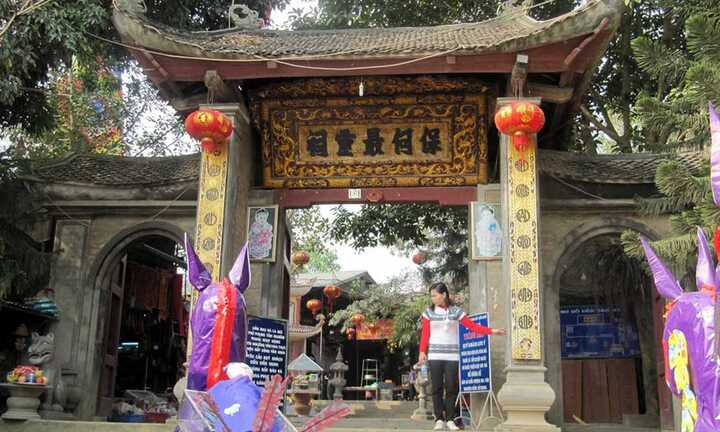 Giải mã sự thật về ông Hoàng Bẩy: Cúng Thần bằng... thuốc phiện