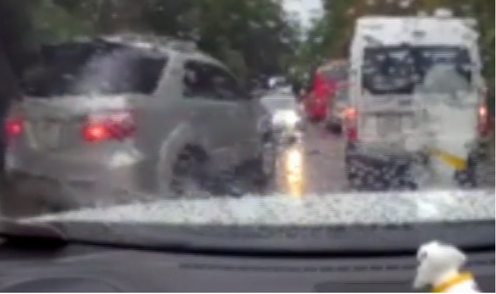 Ôtô ngang nhiên chạy ngược chiều gặp CSGT và cái kết 'đắng'