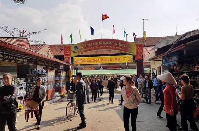 Chợ gốm Bát Tràng đã mở cửa trở lại