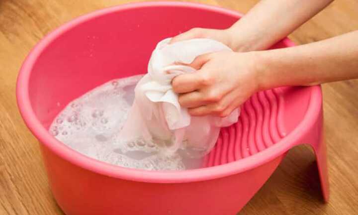 Bị ung thư nghi do... giặt quần áo cho chồng