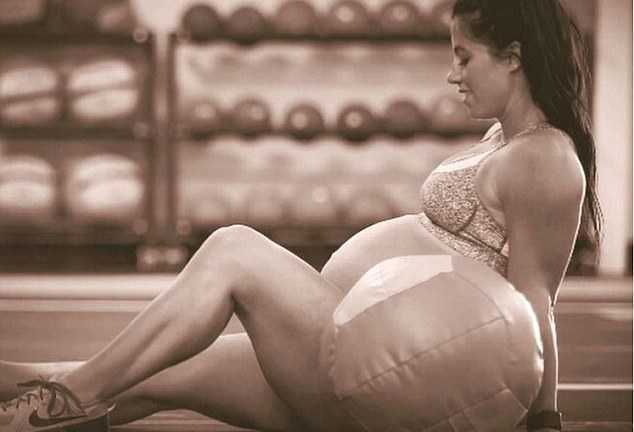 Mang bầu 8 tháng không ngăn được người phụ nữ làm điều không tưởng