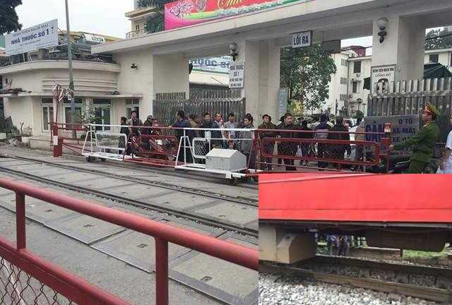 Đi vệ sinh cạnh đường ray, bị tàu hỏa 'hút' vào gầm