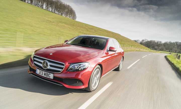 Mercedes-Benz ra mắt E220d 4Matic Wagon và Sedan tại Anh