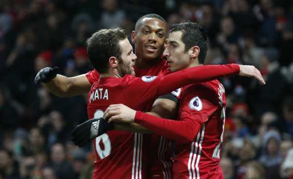 Phung phí cơ hội, Man Utd thắng Watford trong nỗi lo dứt điểm