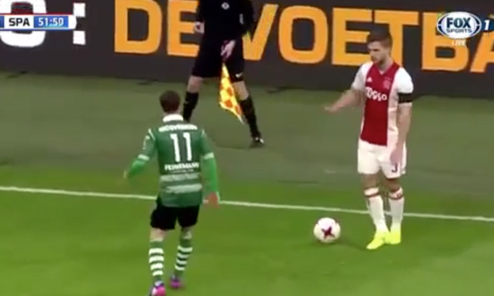 Cầu thủ xấu tính, dùng đồng đội bị thương đánh lừa đối thủ