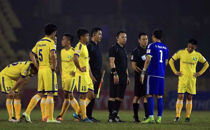 Công nhận bàn thắng 'lạ', trọng tài Nguyễn Trung Kiên bị đình chỉ công tác