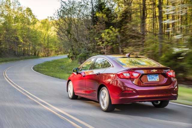 Chevrolet Cruze Diesel 2017: Ô tô tiết kiệm nhiên liệu nhất thế giới