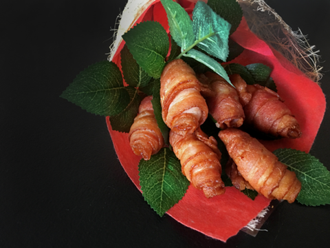 Ngày Valentine: Hoa hồng thịt xông khói 600.000 đồng/bó 'sốt xình xịch'