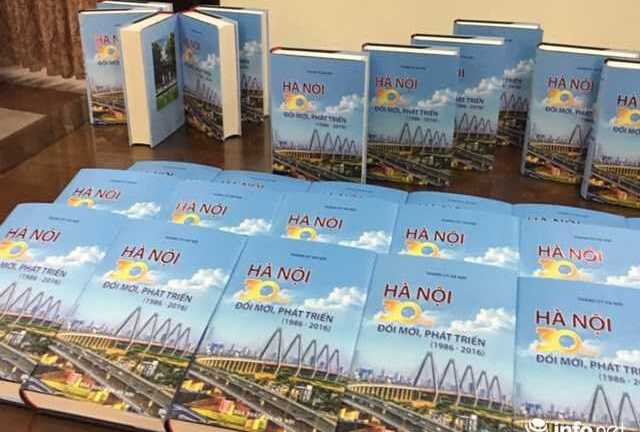 Nguyên Bí thư Thành ủy Hà Nội ra mắt sách dày gần 700 trang