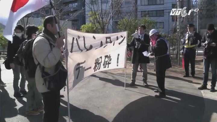 Trai 'ế' Nhật Bản xuống đường biểu tình, đòi 'đập tan ngày Valentine'