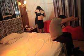 Hà Nội: Bi hài chỉ tiêu xử phạt 500 lượt người bán dâm