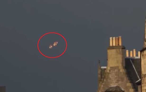 Clip: 'UFO' bí ẩn phát sáng, lơ lửng trên bầu trời Pháp