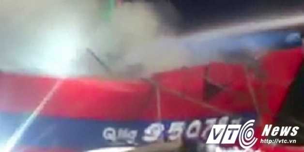 Tàu cá không người lái bốc cháy bí ẩn