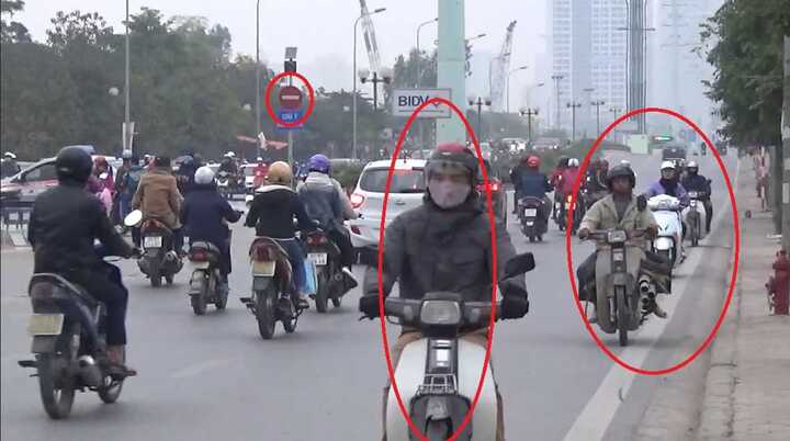 Video: Những pha đảo chiều, luồn lách 'ăn gian' đường hài hước của dân Thủ đô