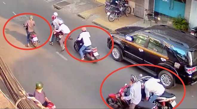 Mẹ chết, con động thai sau khi bị giật túi xách: Bao giờ Sài Gòn hết cướp giật?