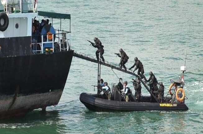 17 thuyền viên Việt Nam bị cướp biển tấn công: Một thủy thủ bị bắn chết