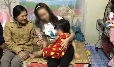Đánh đập, bỏ con ở siêu thị vì làm mất gói kẹo: Người mẹ nói gì?