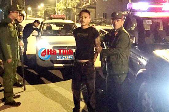 Nổ súng ngăn chặn 30 thanh niên mang đao kiếm, mã tấu đi đánh nhau