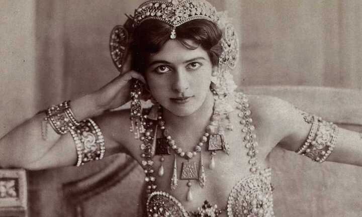 Các nữ sát thủ khét tiếng trong lịch sử: Vũ nữ nóng bỏng khiến 50.000 lính Pháp bỏ mạng