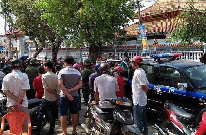 Người thân nữ tiểu thương bị sát hại 'đại náo' ở tòa