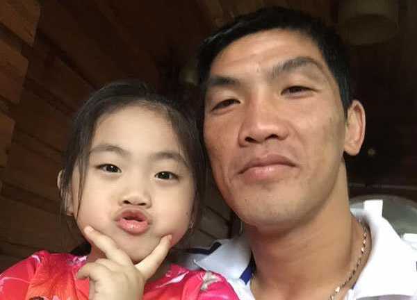 Con gái 5 tuổi của Minh Nhựt: 'Con nghe người ta nói bố không được bắt gôn, không có tiền nữa'