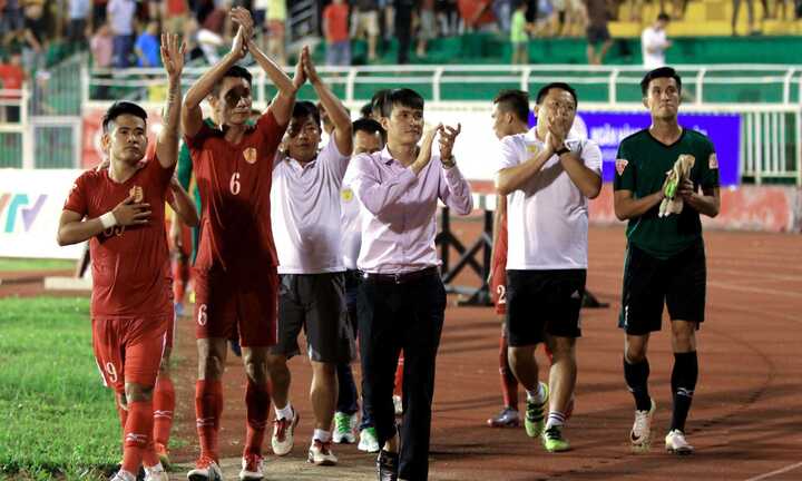Quyền chủ tịch Lê Công Vinh: 'Cầu thủ phải tôn trọng nghề nghiệp đang nuôi sống họ'