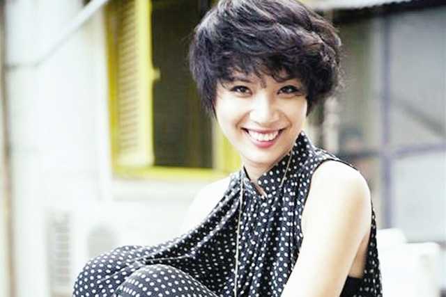 Tranh cãi 'Chọn hoa hay ngọc': Chỉ ở Việt Nam mới tặng hoa kiểu phong trào