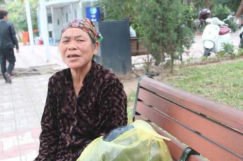 Video: Bà lão nhặt rác bắt 'tăm tặc' bị dọa đánh, quăng xuống hồ Gươm