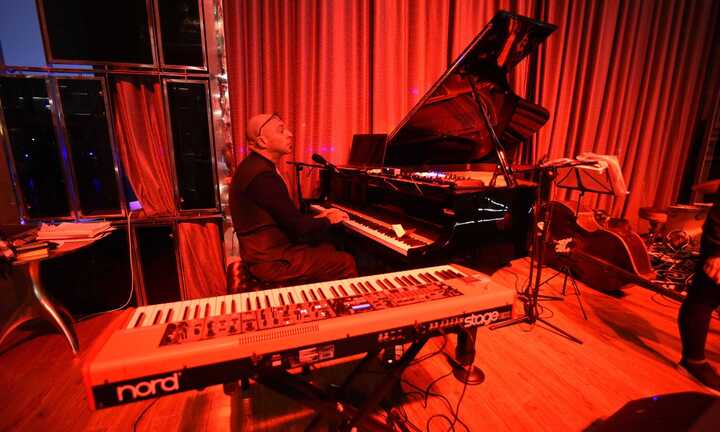 Đắm chìm trong không gian jazz du dương cùng nhạc sỹ nổi tiếng đến từ Canada