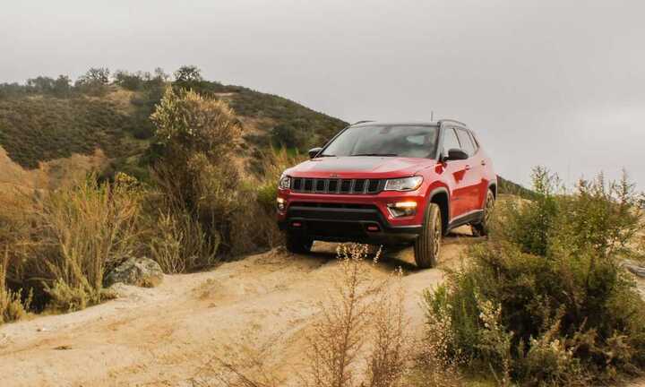 Jeep Compass đẹp cuốn hút, giá chỉ từ 500 triệu đồng