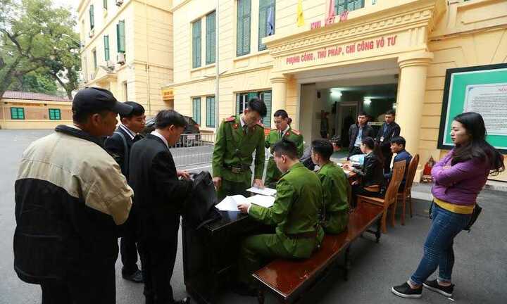 Video: An ninh thắt chặt tại phiên tòa xét xử Hà Văn Thắm