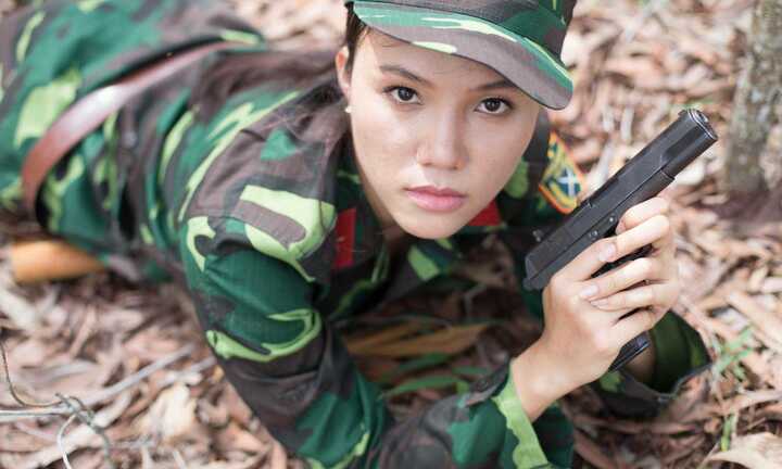 Á khôi xinh đẹp: 'Bắn súng cũng là một môn nghệ thuật, như khiêu vũ với làn đạn'