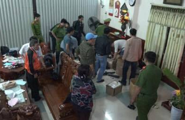 Công an Bình Định thu giữ hàng trăm 'hàng nóng' được rao bán công khai
