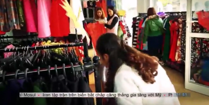 Video: 'Mẹ con' phối hợp nhịp nhàng lấy trộm tài sản ở cửa hàng thời trang