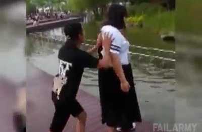 Cười vỡ bụng clip chứng minh 'luật nhân quả không bỏ sót một ai'
