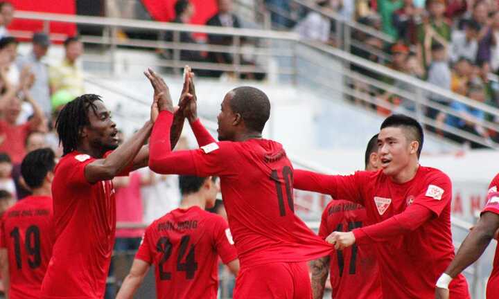 Hải Phòng thắng trên sân không khán giả, SLNA chia điểm kịch tính với B.Bình Dương