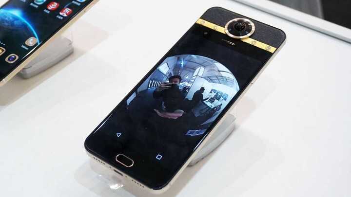 Chiêm ngưỡng smartphone sở hữu camera 360 độ đính kim cương