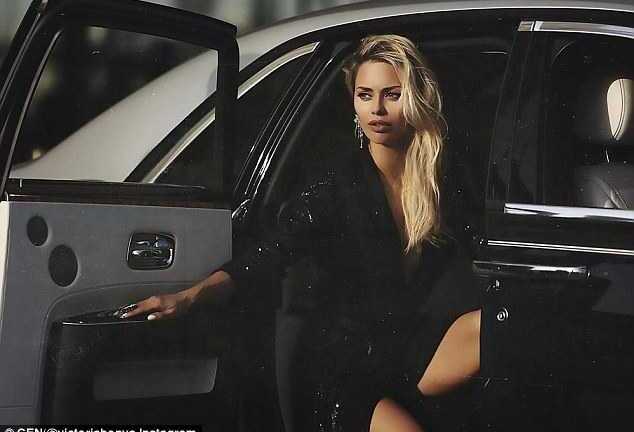 Siêu mẫu nóng bỏng Nga bị Mỹ nghi là gián điệp