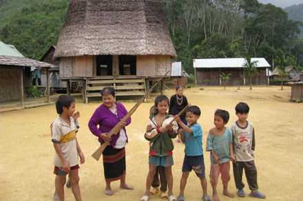 Bí ẩn ngải yêu và mỹ tục đi sim của người Cơ Tu