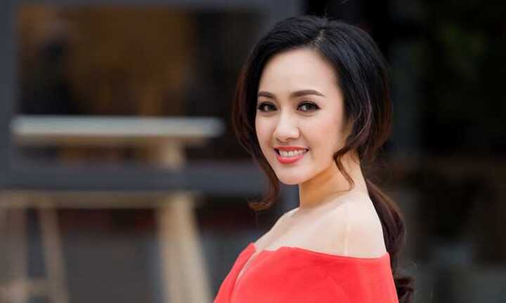 Chưa bao giờ BTV Hoài Anh lại đẹp và gợi cảm đến vậy