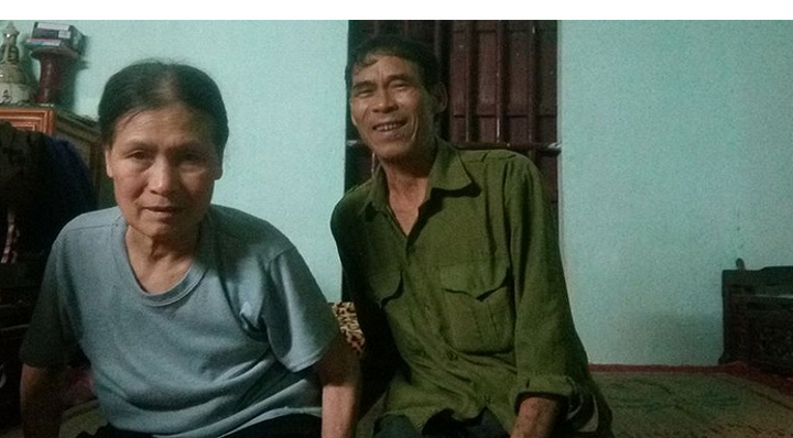 Kỳ lạ người đàn ông không ngủ suốt hơn chục năm vì chăm vợ ốm