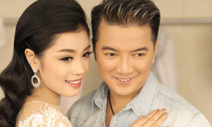 Đàm Vĩnh Hưng tình tứ bên Sao Mai Thu Hằng