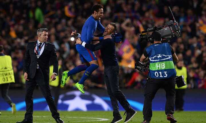 HLV Barca: 'Thế giới đã được tận hưởng giây phút hiếm thấy trong bóng đá'